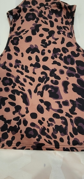 BRAND NEW-Leopard Print Mock Neck Tank Top - Picture 6 of 7